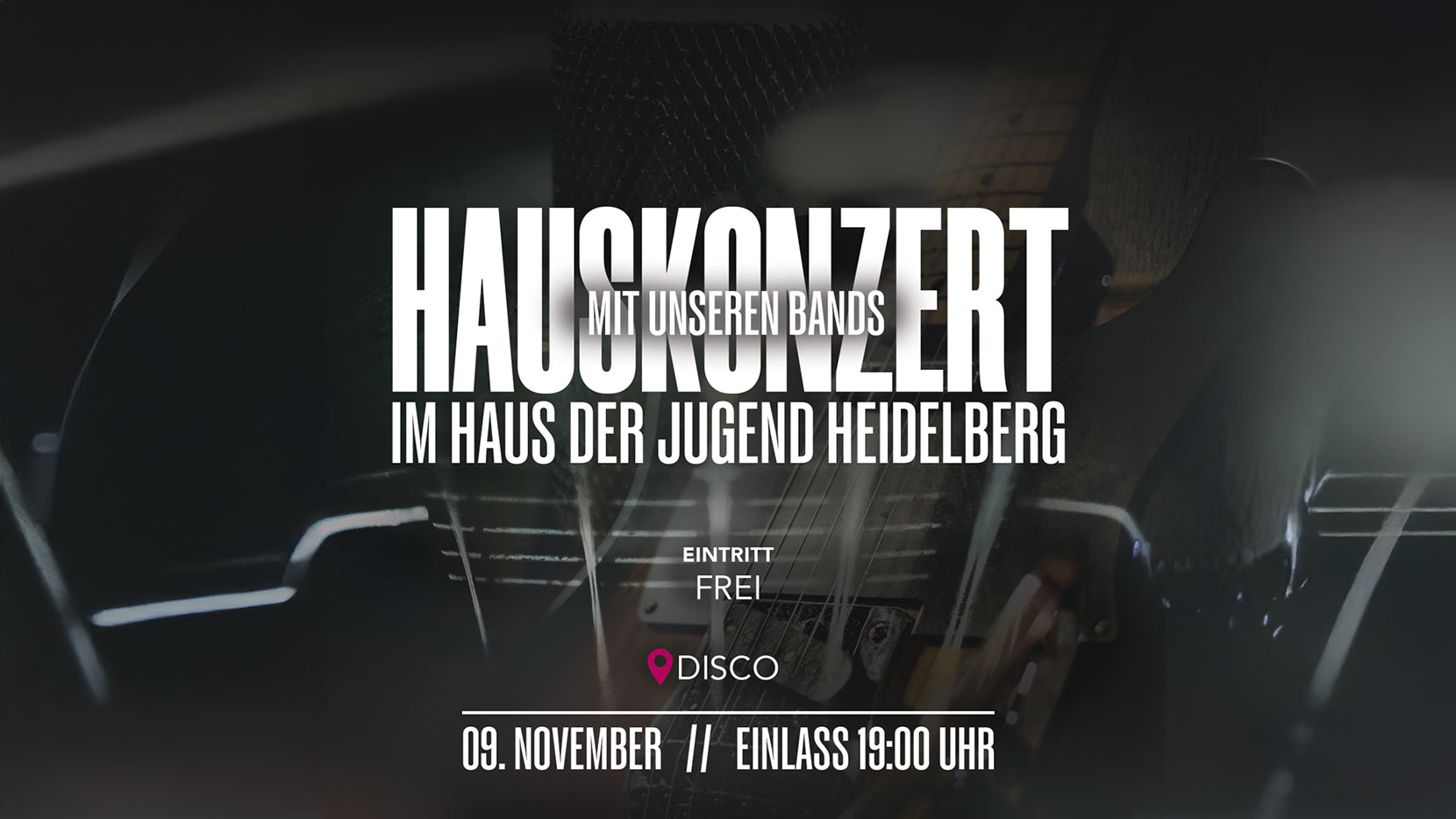 Banner mit Text Hauskonzert, im Hintergrund Gitarrensaiten
